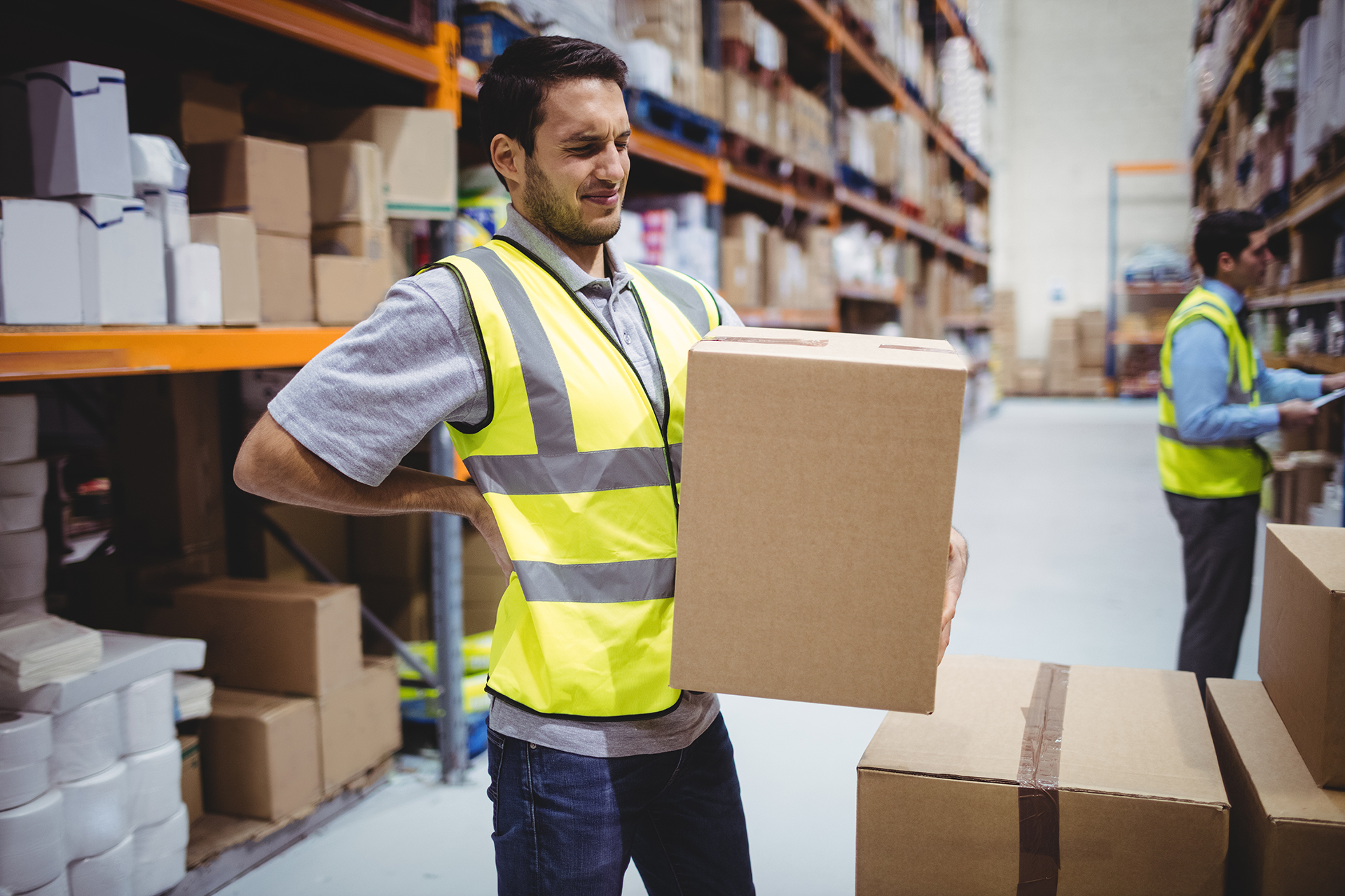 homme_lombaire_douleur_dos_cartons.png